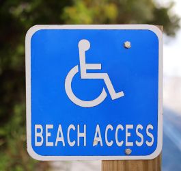 Segnale di spiaggia accessibile per disabili